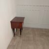 Table de chevet en bois vintage – Image 3