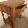 Table de chevet vintage en bois – Image 2