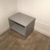 Table de chevet grise