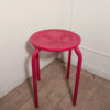 Petit tabouret métallique rouge