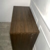 Bureau marron avec tiroir – Image 4