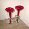 Lot de 2 tabourets de bar moulés rouge