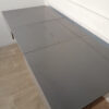 Table grise à hauteur ajustable (+rallonges, 6-8 personnes) – Image 9