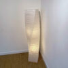 Lampadaire en papier blanc – Image 2