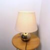 Lampe beige avec socle gris – Image 2