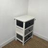 Petite commode à tiroir noir et blanc