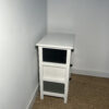 Petite commode à tiroir noir et blanc – Image 4