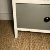 Petite commode à tiroir noir et blanc – Image 6