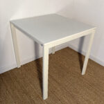 Table carré blanche (2-4 pers.)