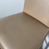 Lot de 2 tabourets de bar en cuir beige et bois – Image 4