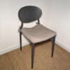 Chaise grise à l'unité (avec coussin) – Image 3