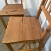 Lot de 3 chaises en bois – Image 5