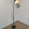 Lampe noire sur pied