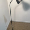Lampe noire sur pied – Image 3