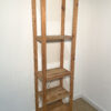 Etagère en bois blond