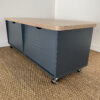 Meuble Tv à roulettes gris et bois – Image 7