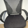 Chaise de bureau noire en tissu sur roulettes – Image 4