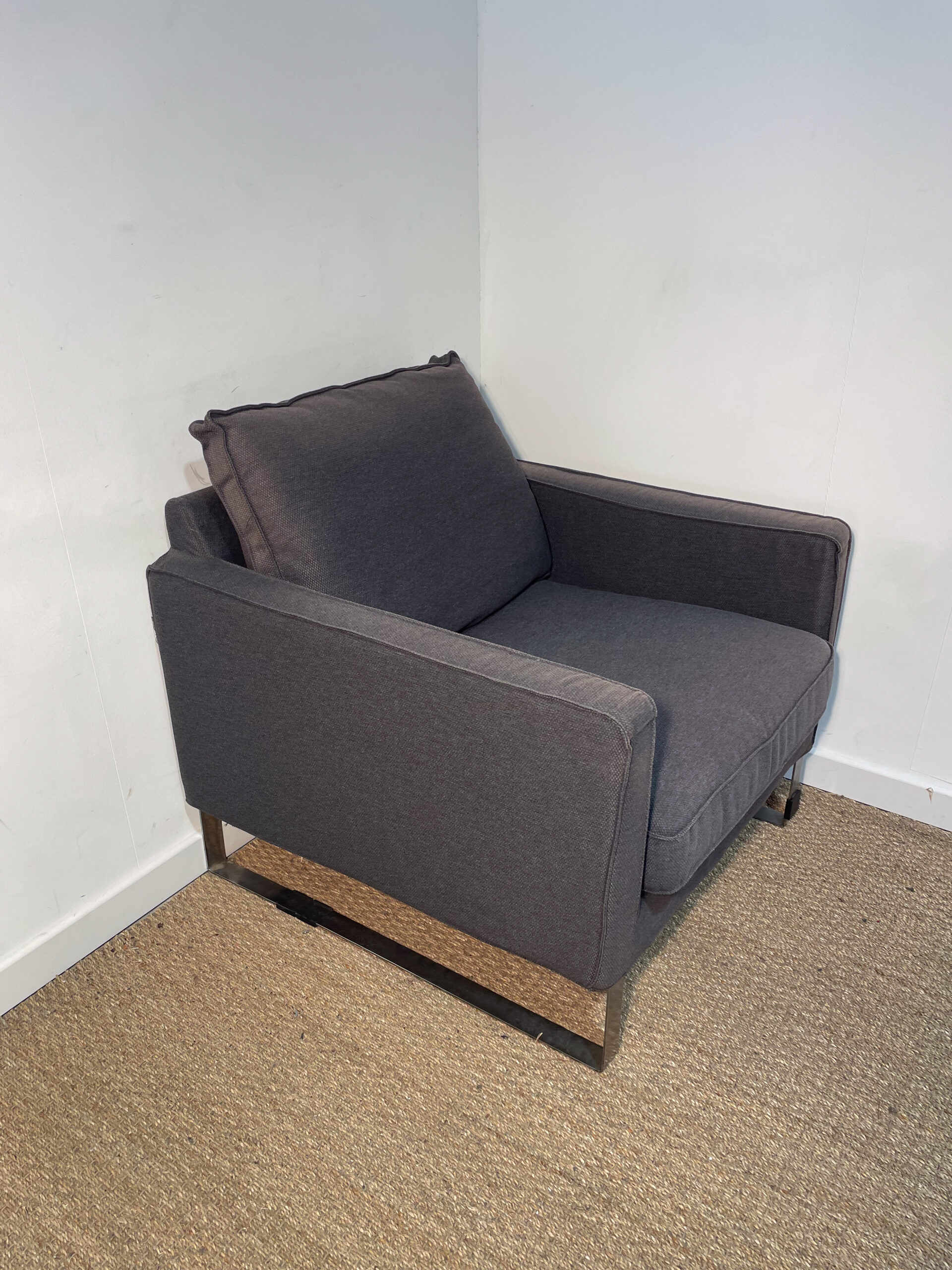 Fauteuil carré en tissu gris