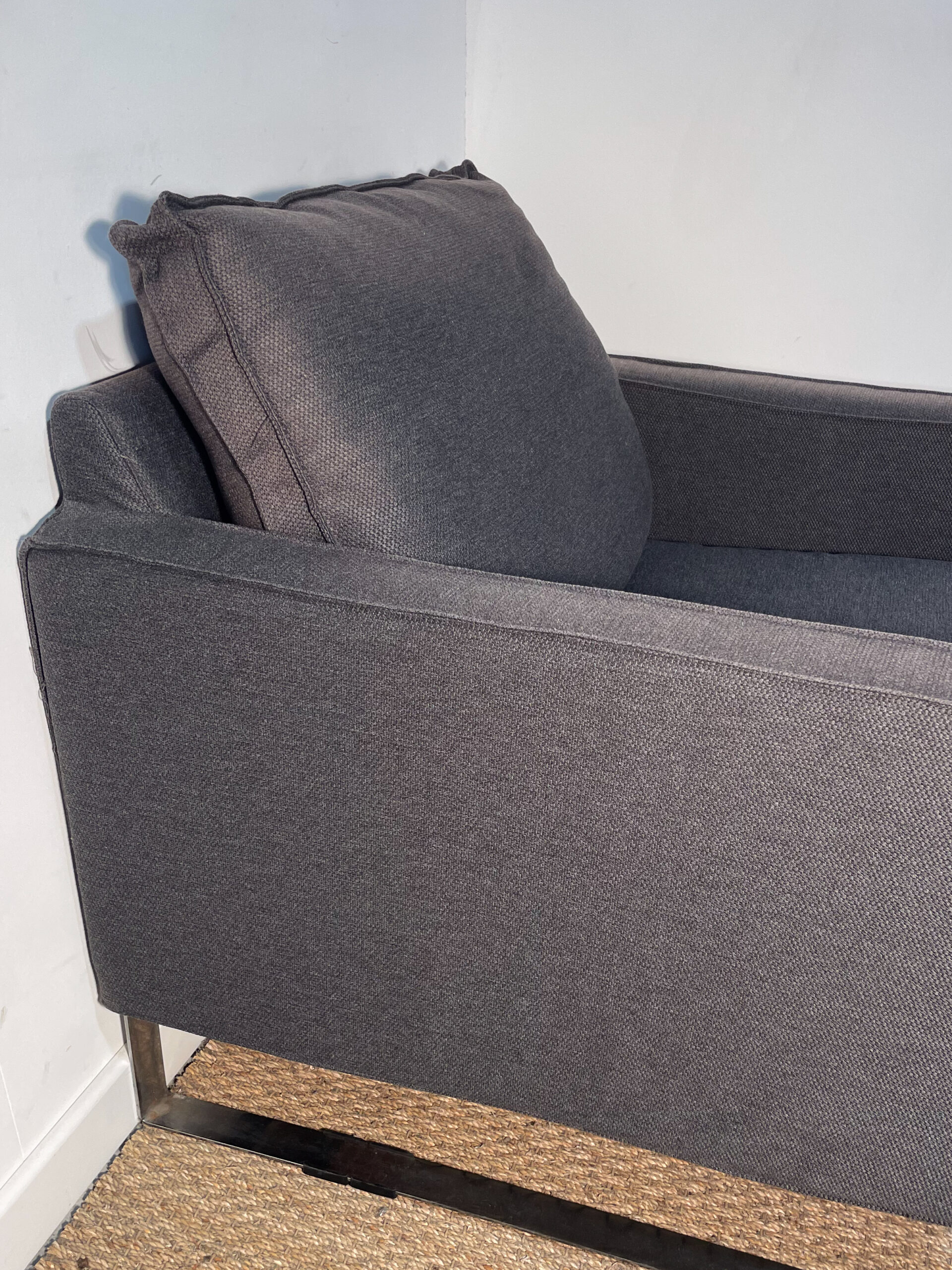 Fauteuil carré en tissu gris – Image 4