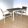 Table et fauteuils d'extérieur