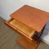 Table de chevet en bois sur roulettes – Image 4