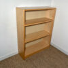 Petite bibliothèque en bois clair