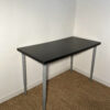 Petite table en bois noir et piètement métal