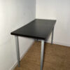 Petite table en bois noir et piètement métal – Image 3