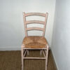 Chaise en bois rose (repeinte) – Image 2
