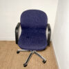 Chaise de bureau bleue avec accoudoirs – Image 2
