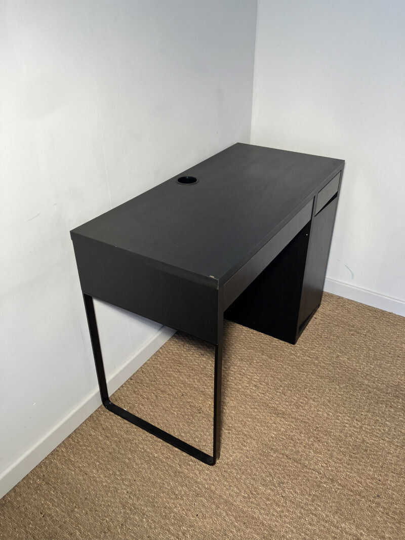 Petit bureau en bois et métal noir – Image 3