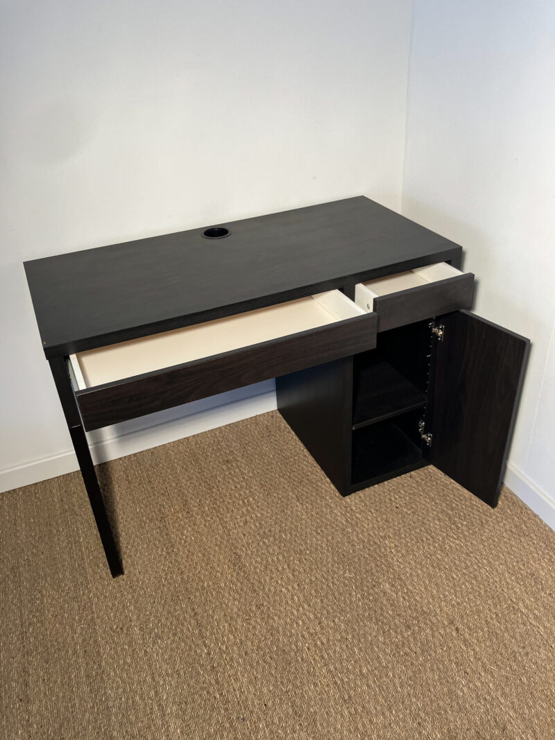 Petit bureau en bois et métal noir – Image 4