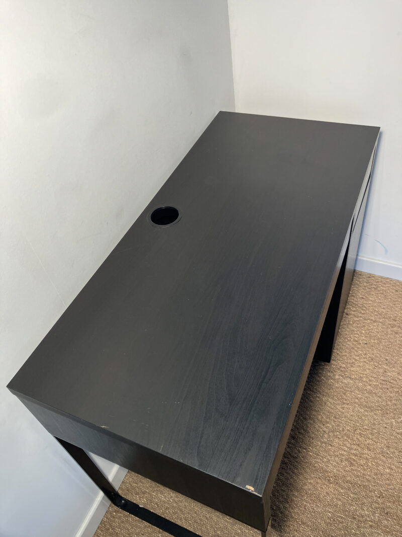 Petit bureau en bois et métal noir – Image 5