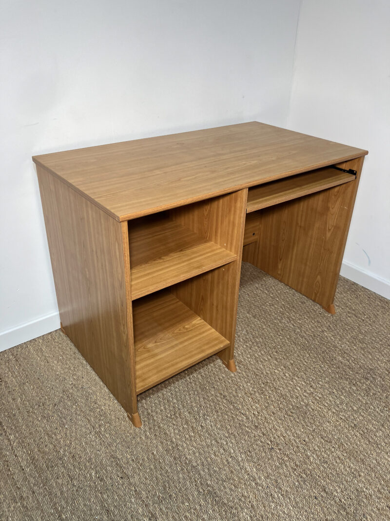 Bureau en bois brun