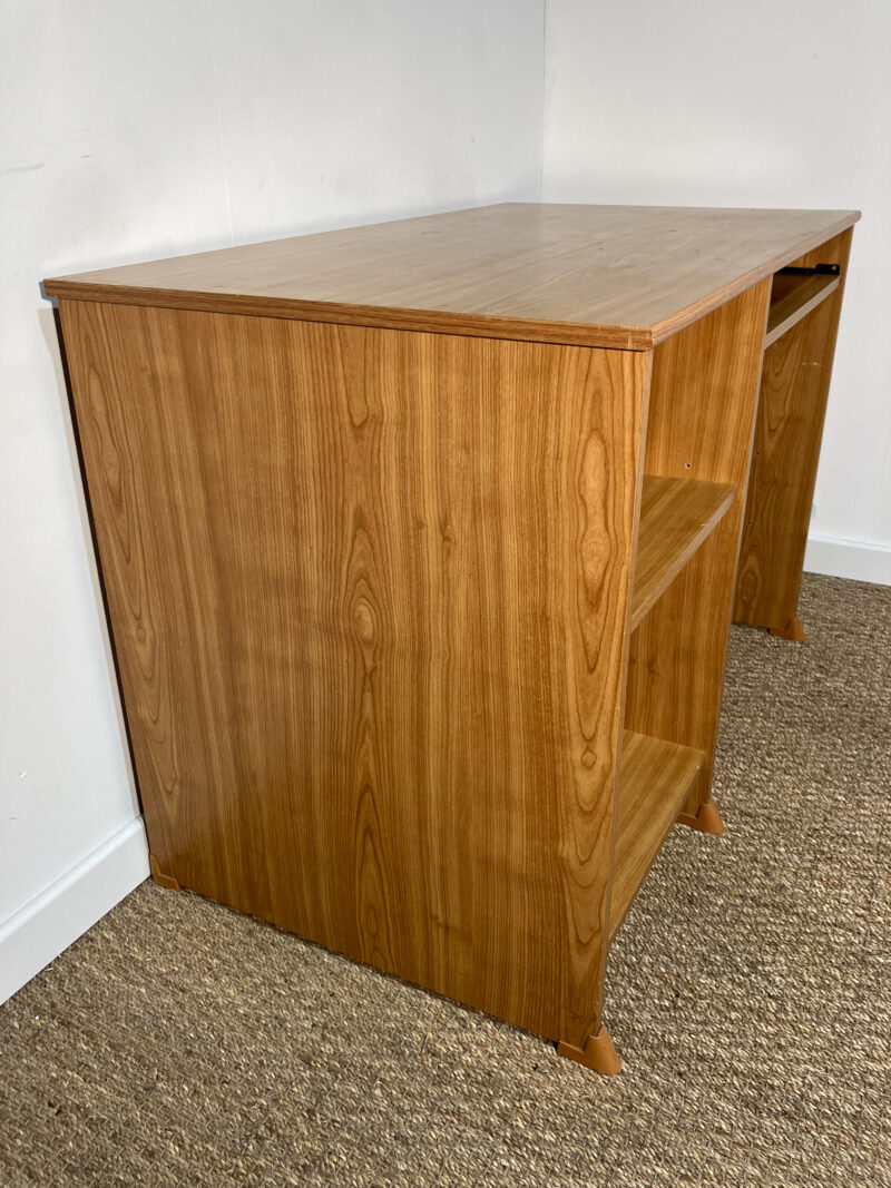 Bureau en bois brun – Image 3