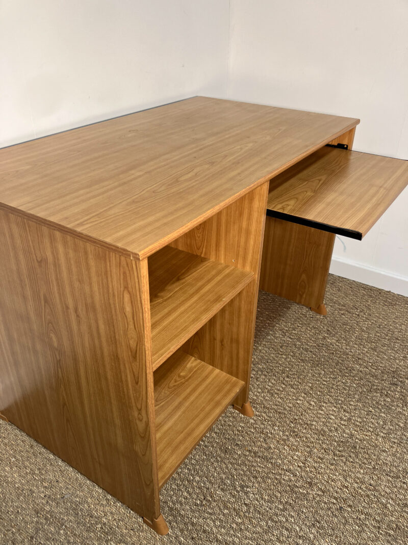 Bureau en bois brun – Image 4
