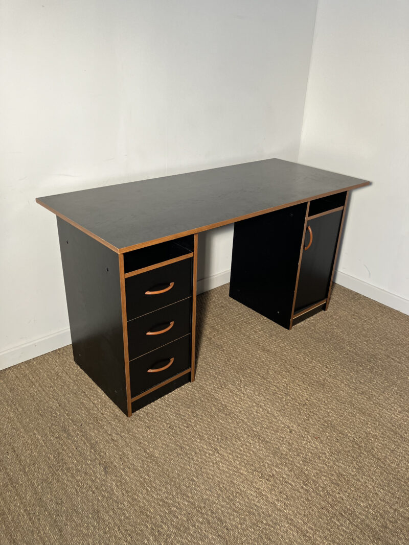 Bureau en bois noir et marron