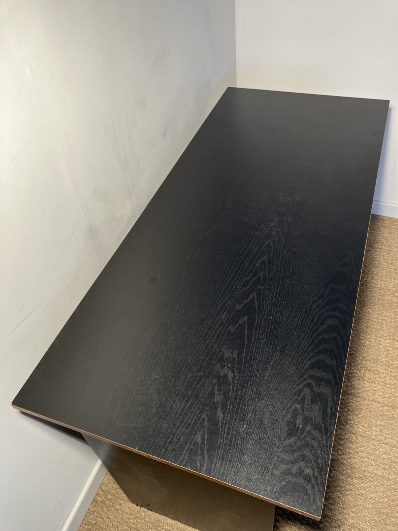 Bureau en bois noir et marron – Image 4