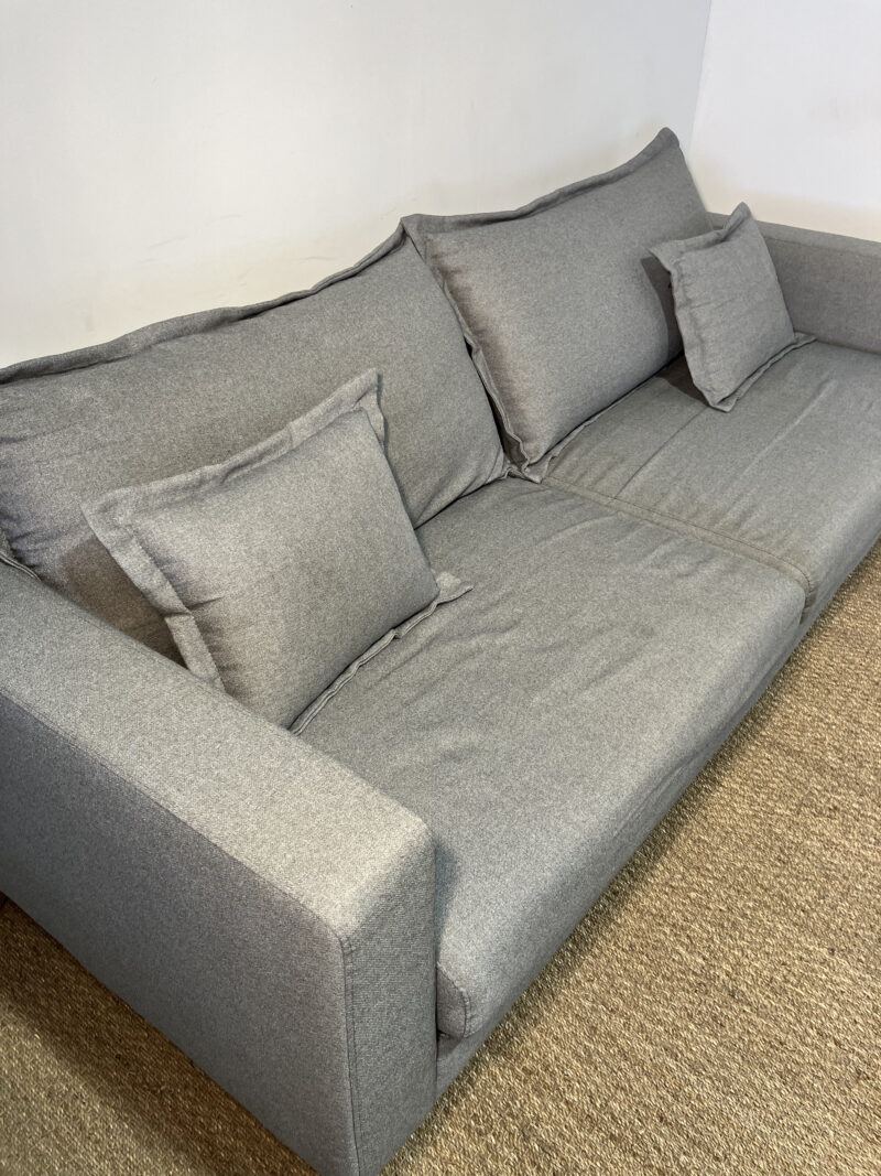 Canapé gris clair scandinave – Image 3