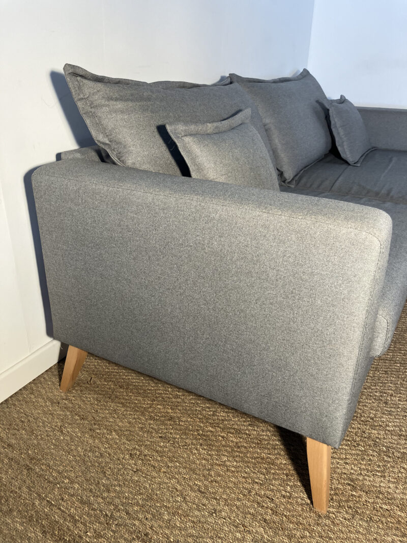 Canapé gris clair scandinave – Image 4