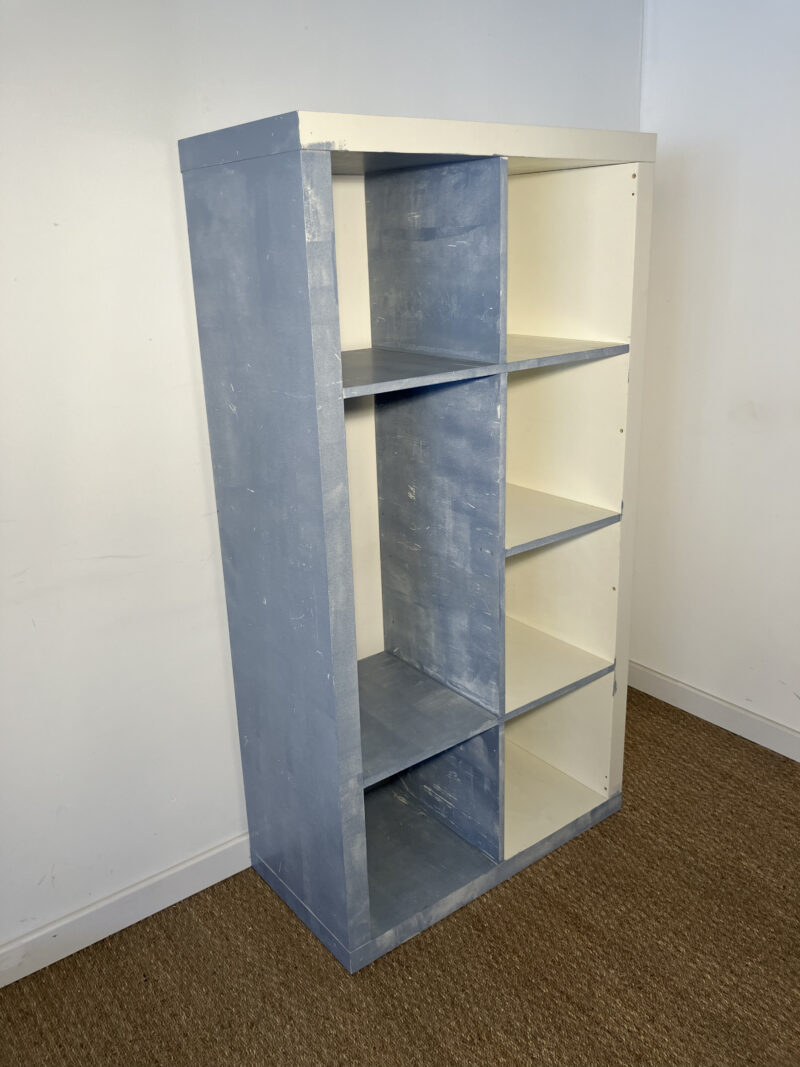 Meuble à case bleu et blanc (à rénover)