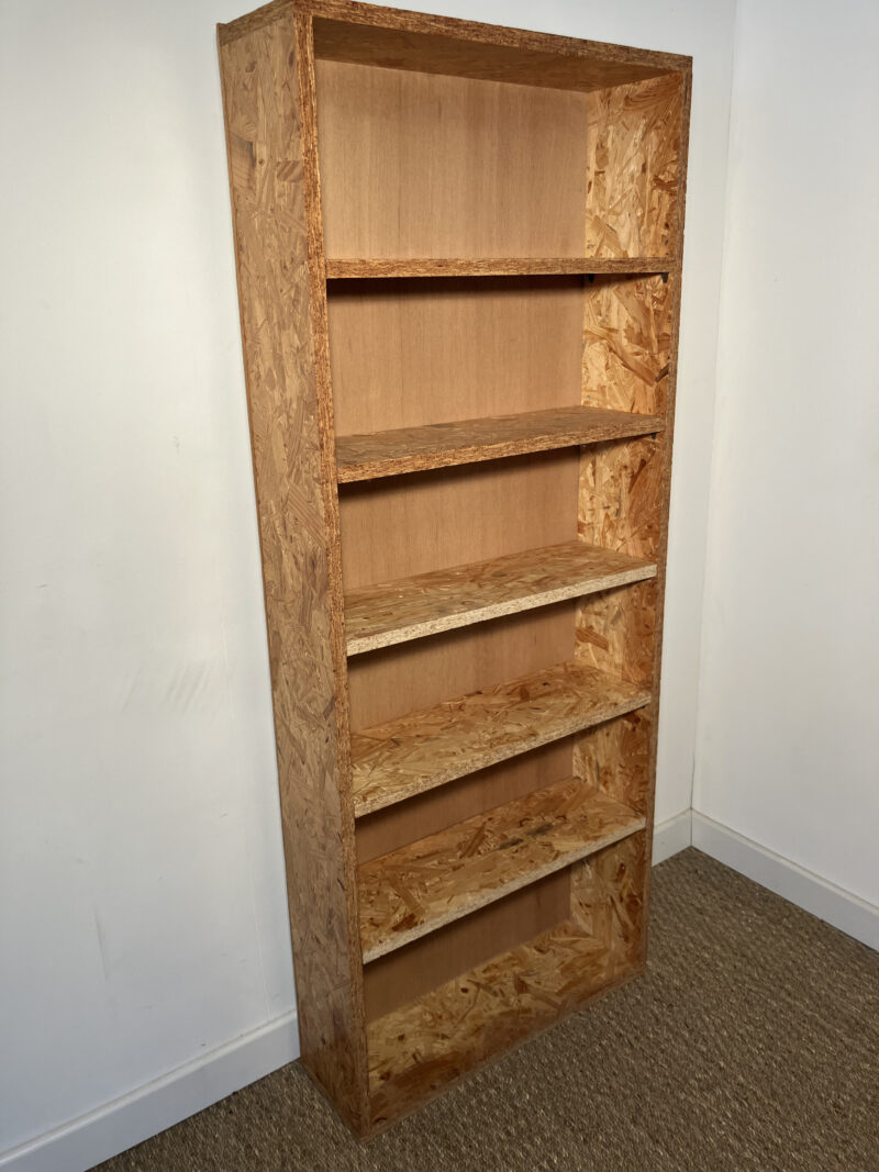 Grande étagère en bois aggloméré
