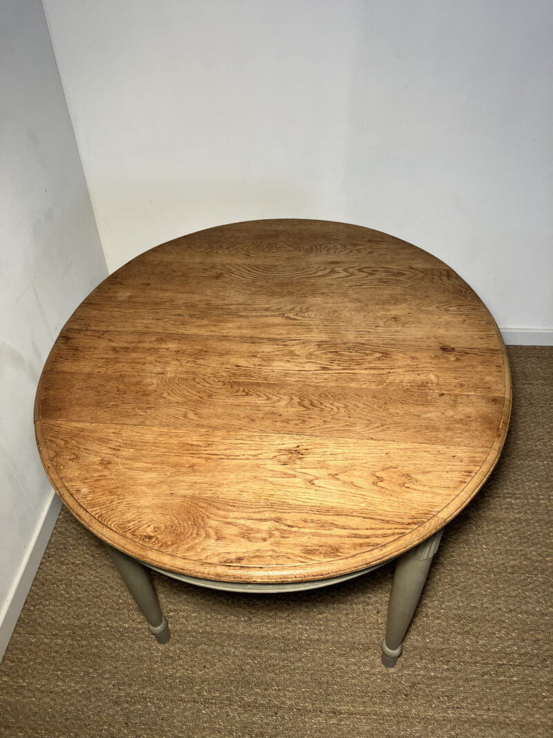 Table en bois ovale et pieds gris – Image 4