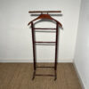 Valet en bois sur roulettes – Image 2