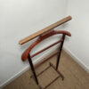 Valet en bois sur roulettes – Image 4