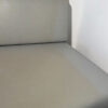 Banquette en palettes et coussins gris – Image 5
