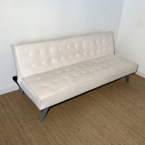 Banquette en cuir blanc dépliable