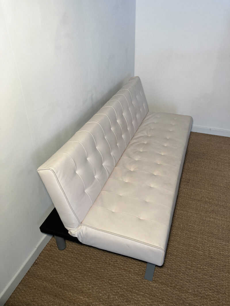 Banquette en cuir blanc dépliable – Image 3