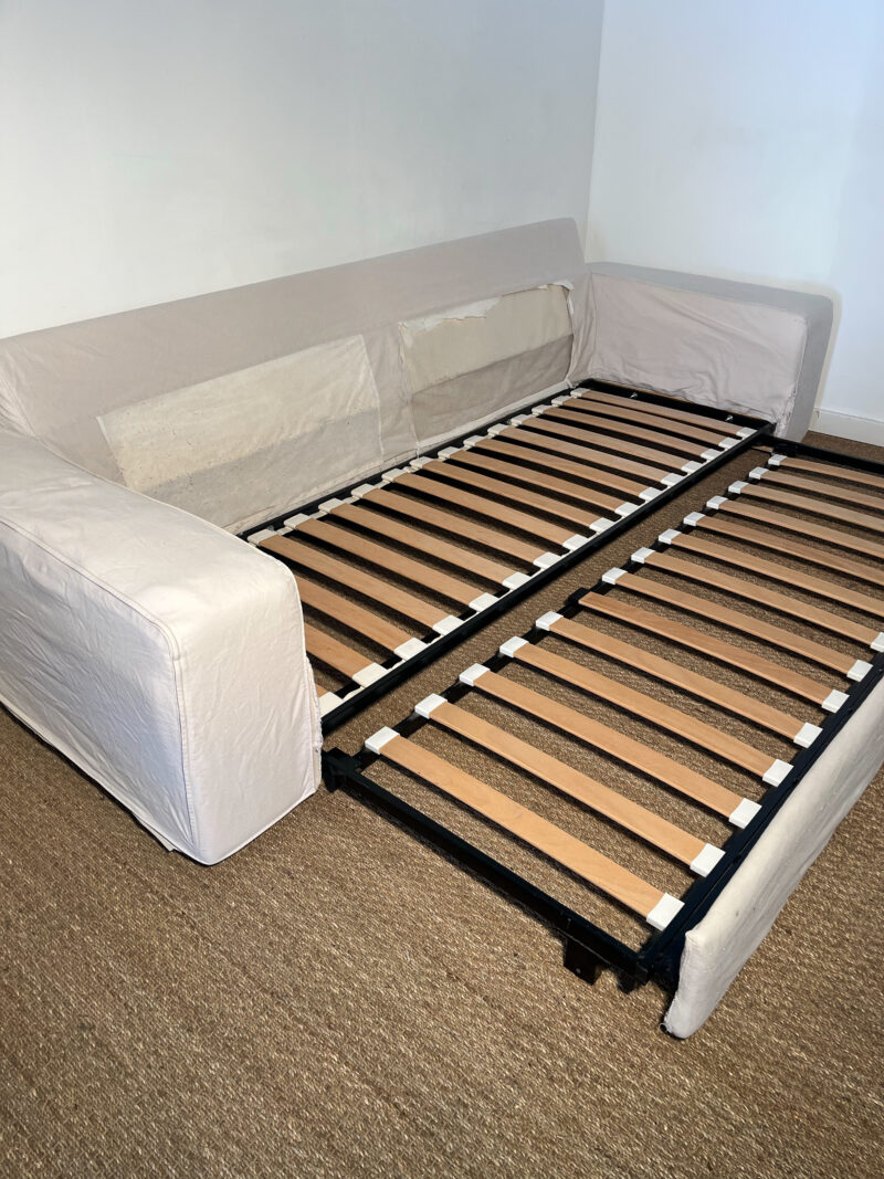 Grand canapé en tissu beige dépliable – Image 2