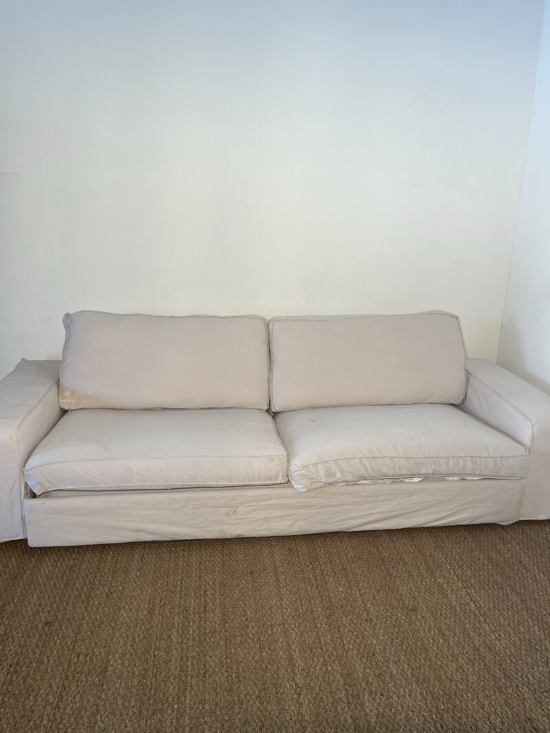 Grand canapé en tissu beige dépliable – Image 3